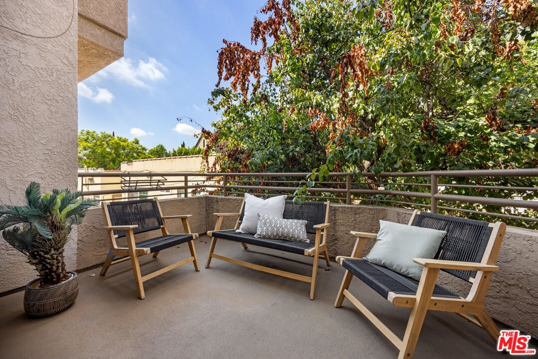 501 E Del Mar Blvd Unit: 206