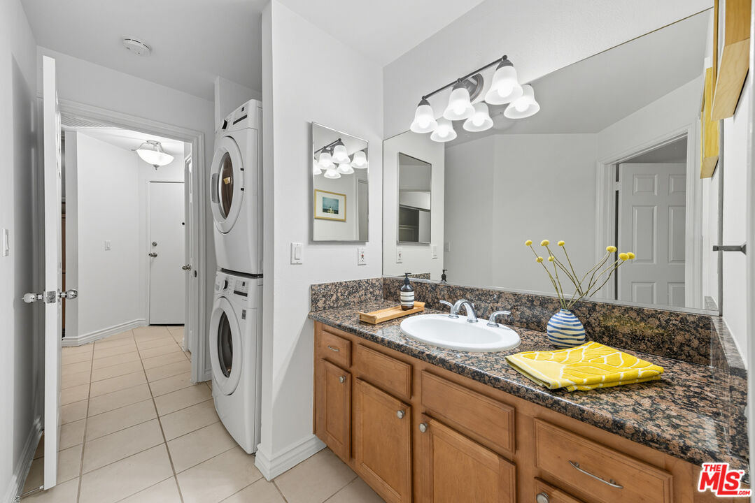 501 E Del Mar Blvd Unit: 206