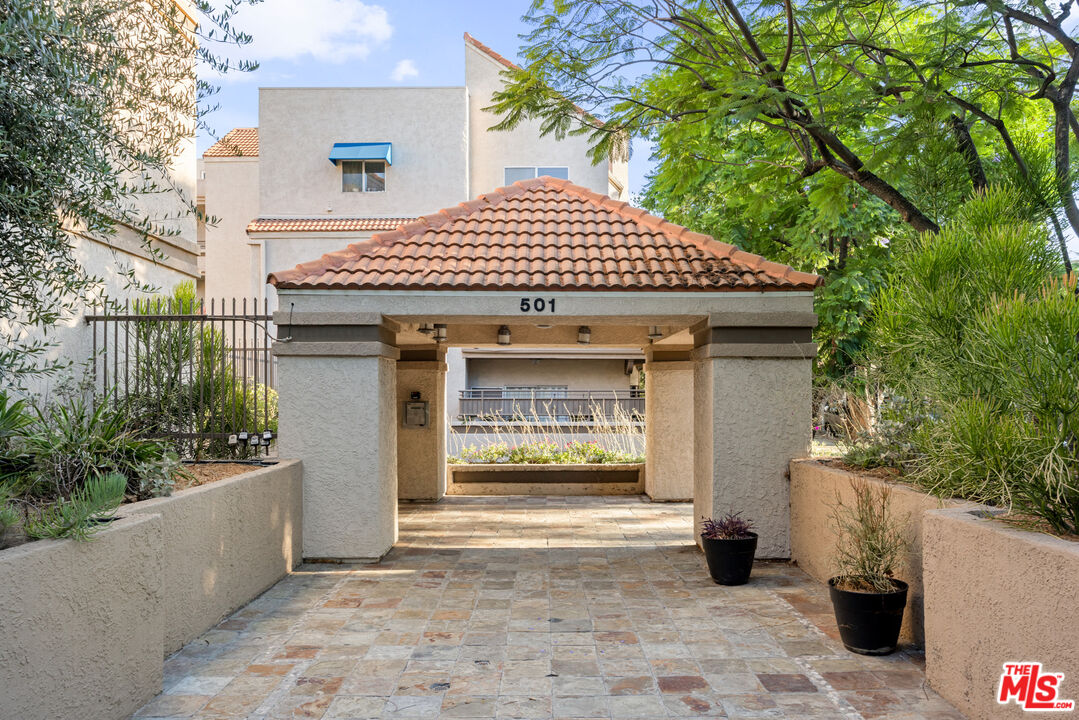 501 E Del Mar Blvd Unit: 206