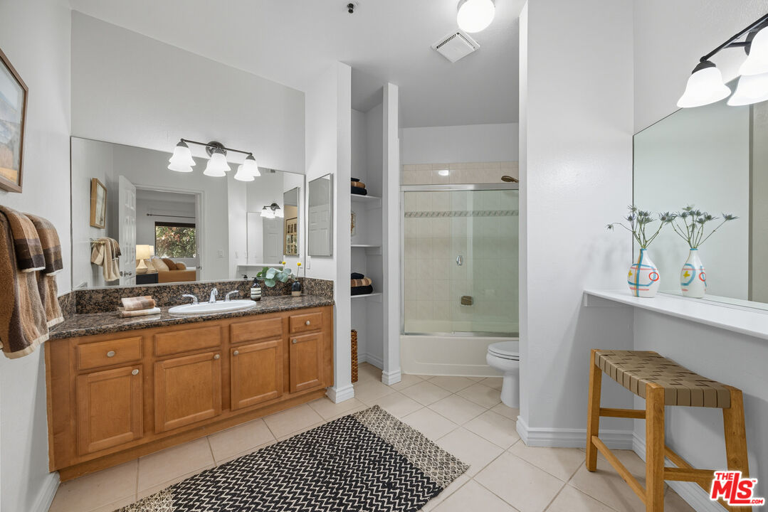 501 E Del Mar Blvd Unit: 206