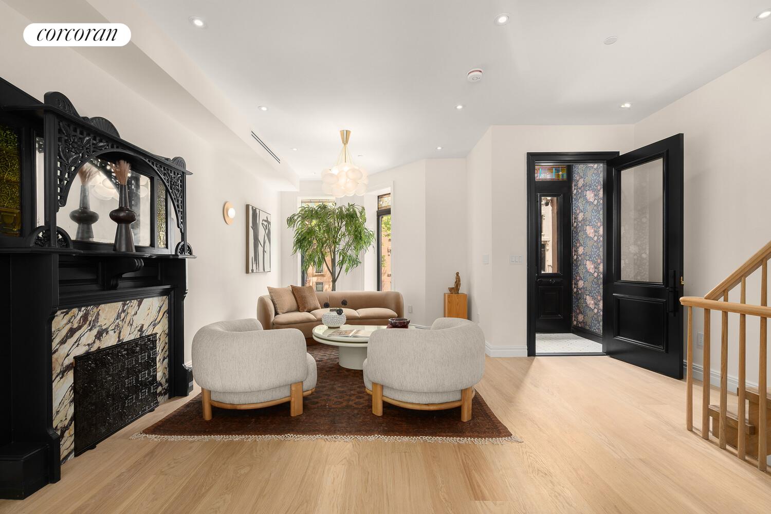 828 QUINCY Street