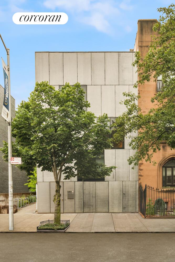 208 VANDERBILT Avenue