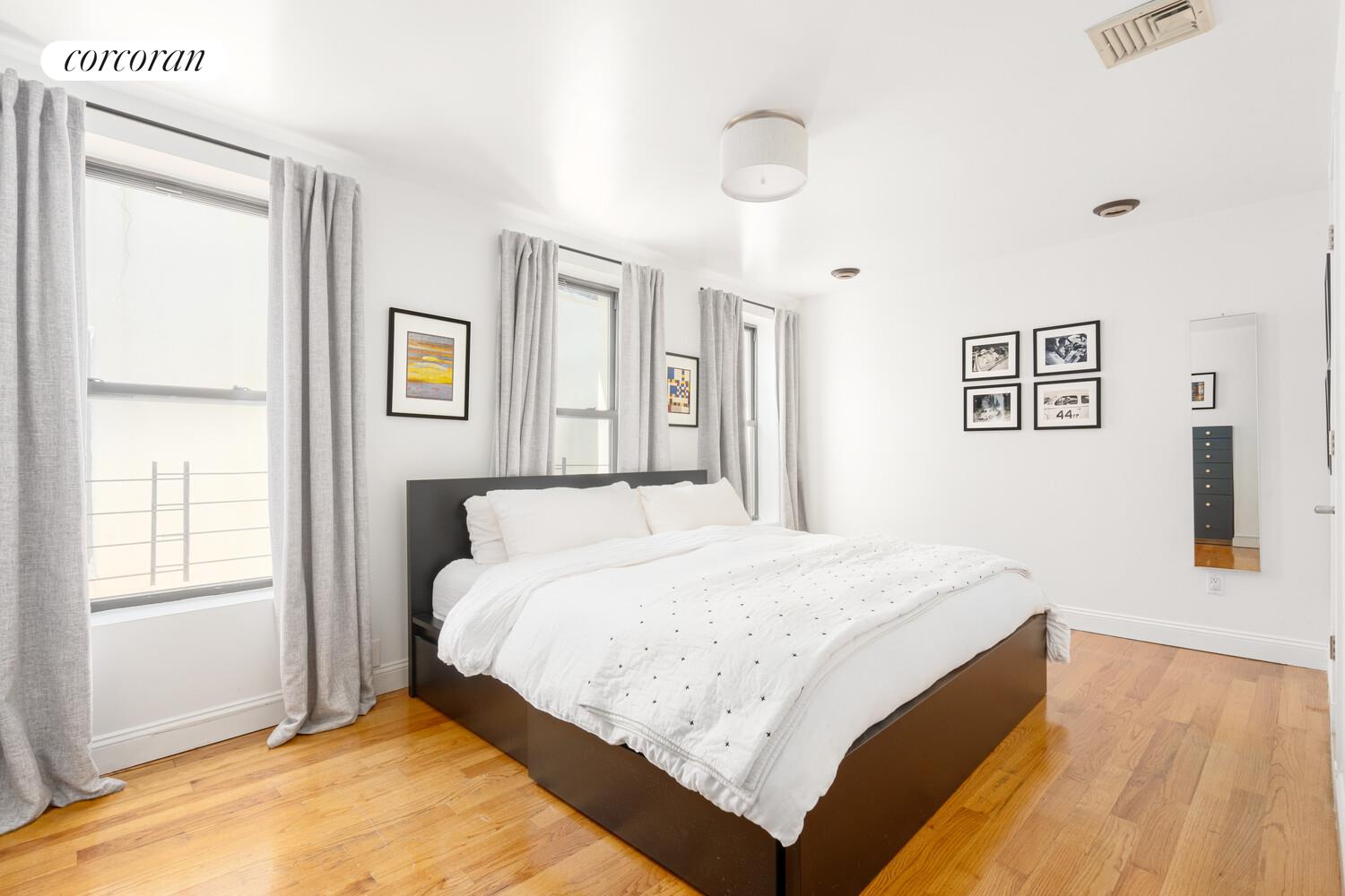 418 HENRY Street 4