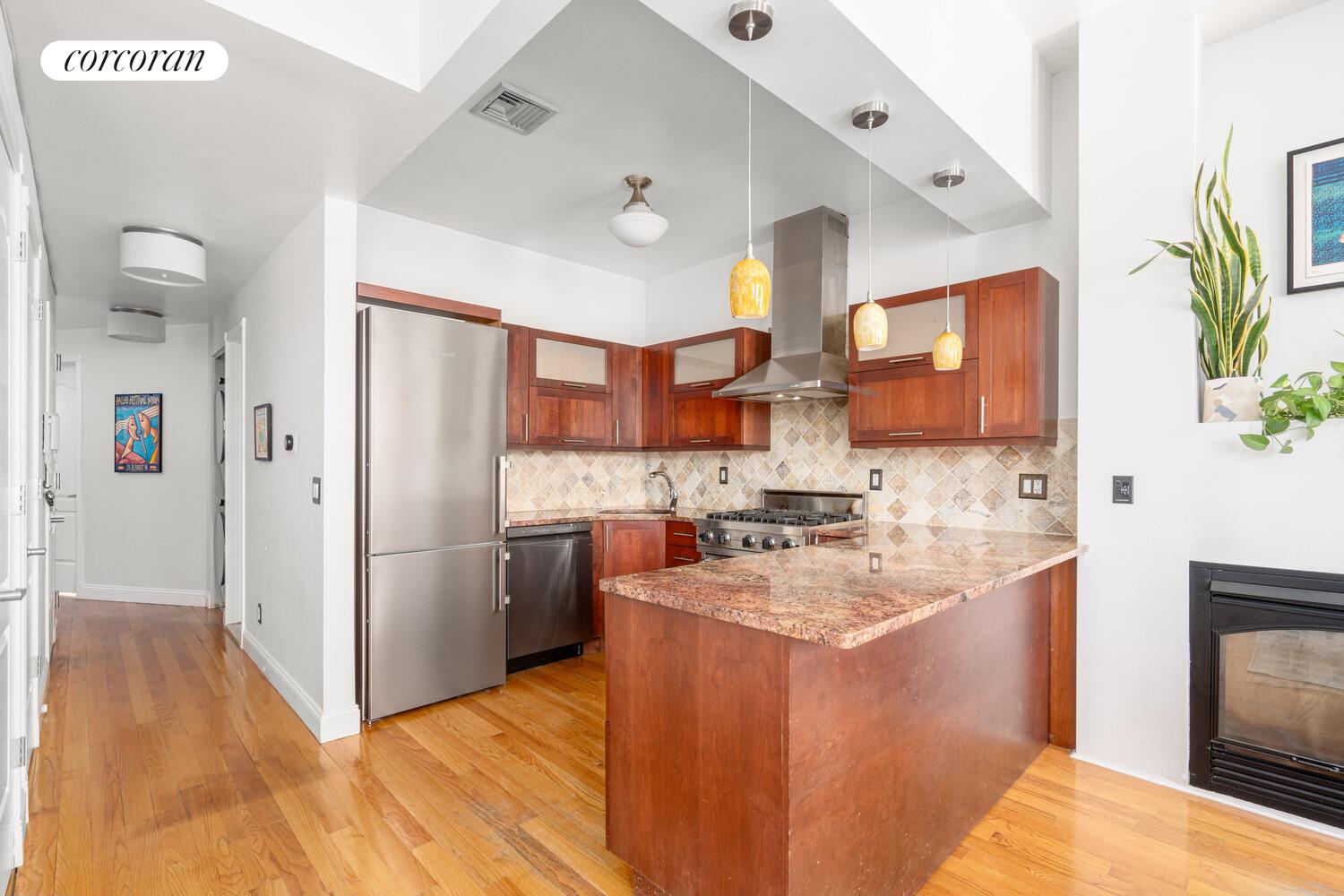 418 HENRY Street 4