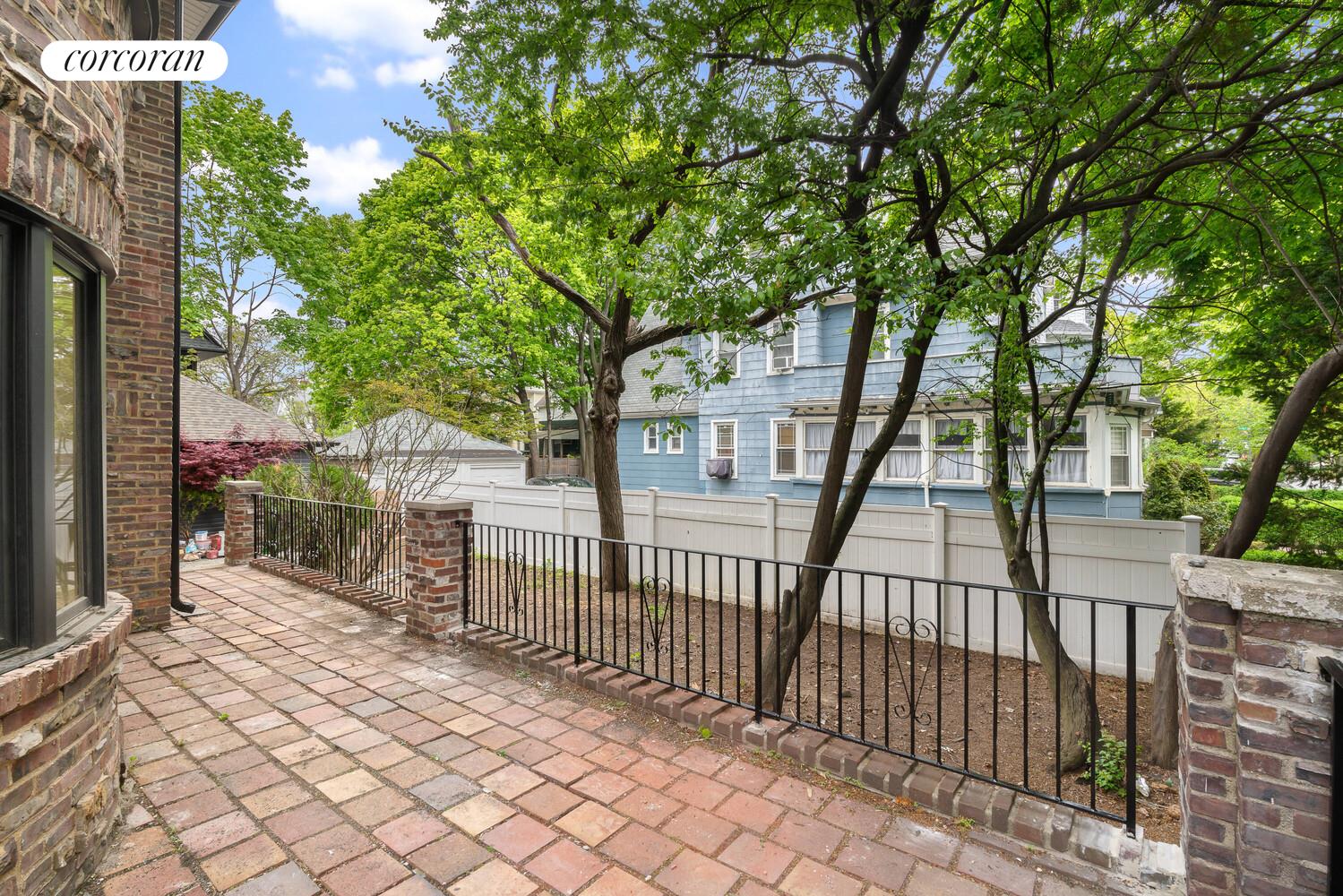 2103 GLENWOOD Road