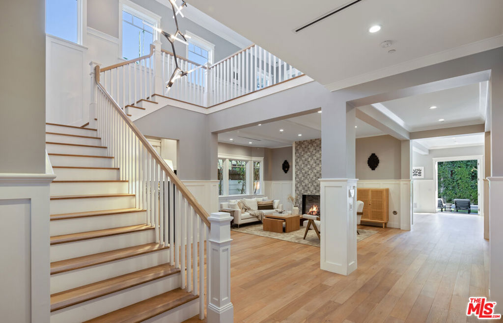 6336 Lindenhurst Avenue