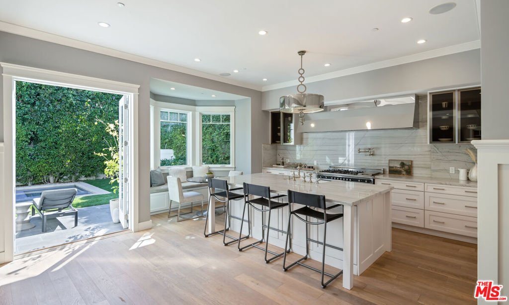 6336 Lindenhurst Avenue