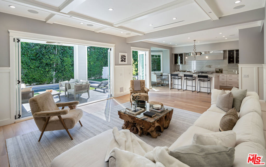 6336 Lindenhurst Avenue