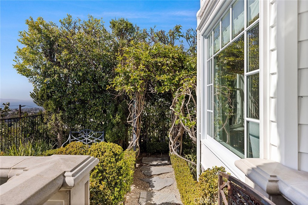 1 San Mateo Way
