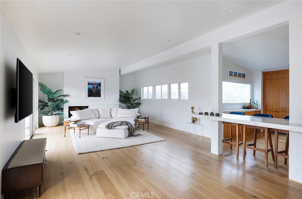 1504 Westcliff Drive 5