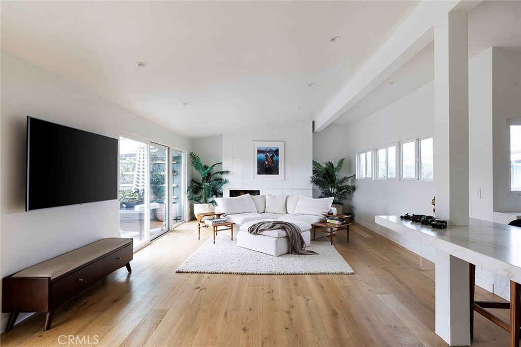 1504 Westcliff Drive 5