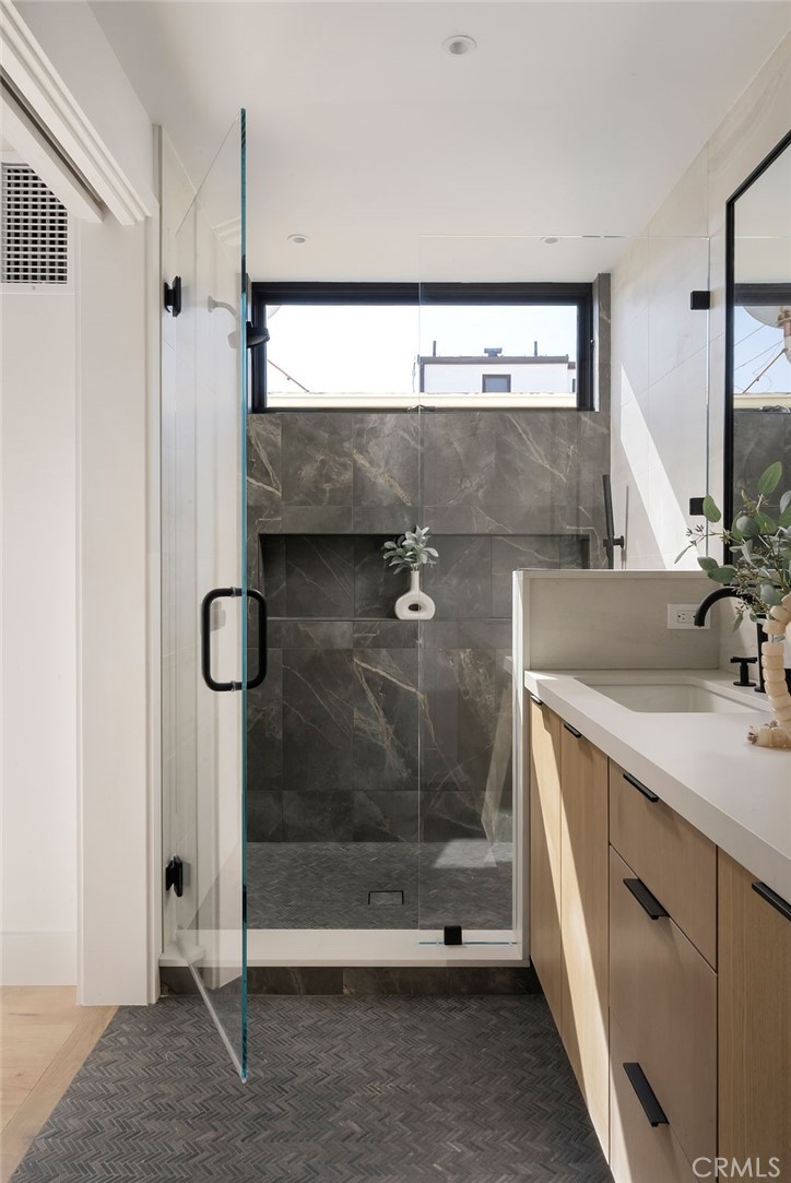 512 1/2 Marigold Avenue