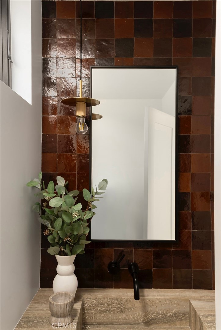 512 1/2 Marigold Avenue