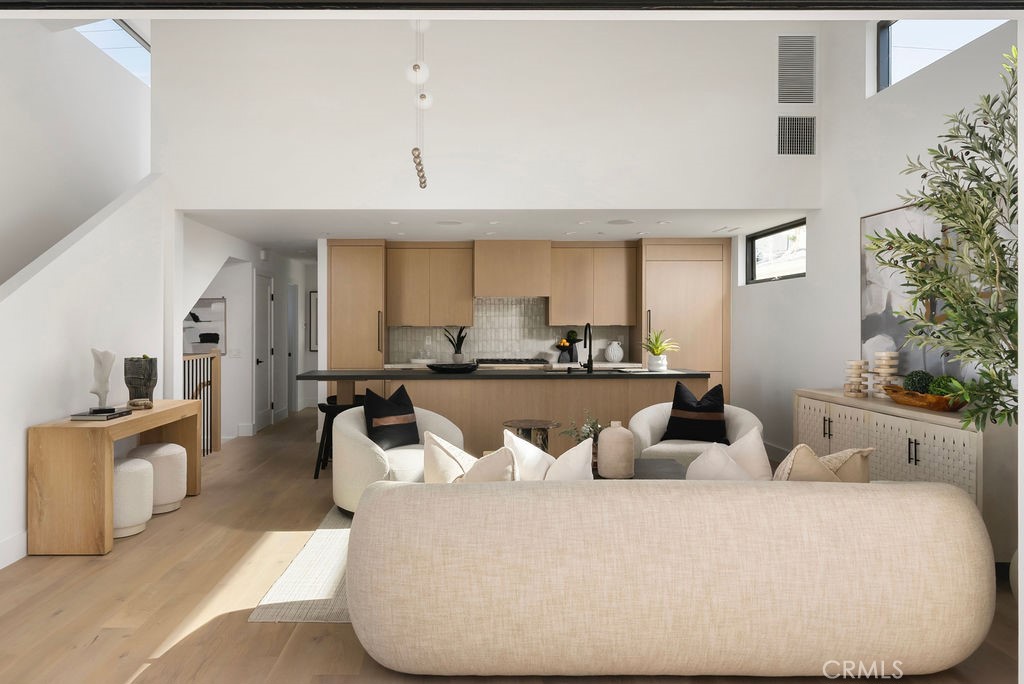 512 1/2 Marigold Avenue