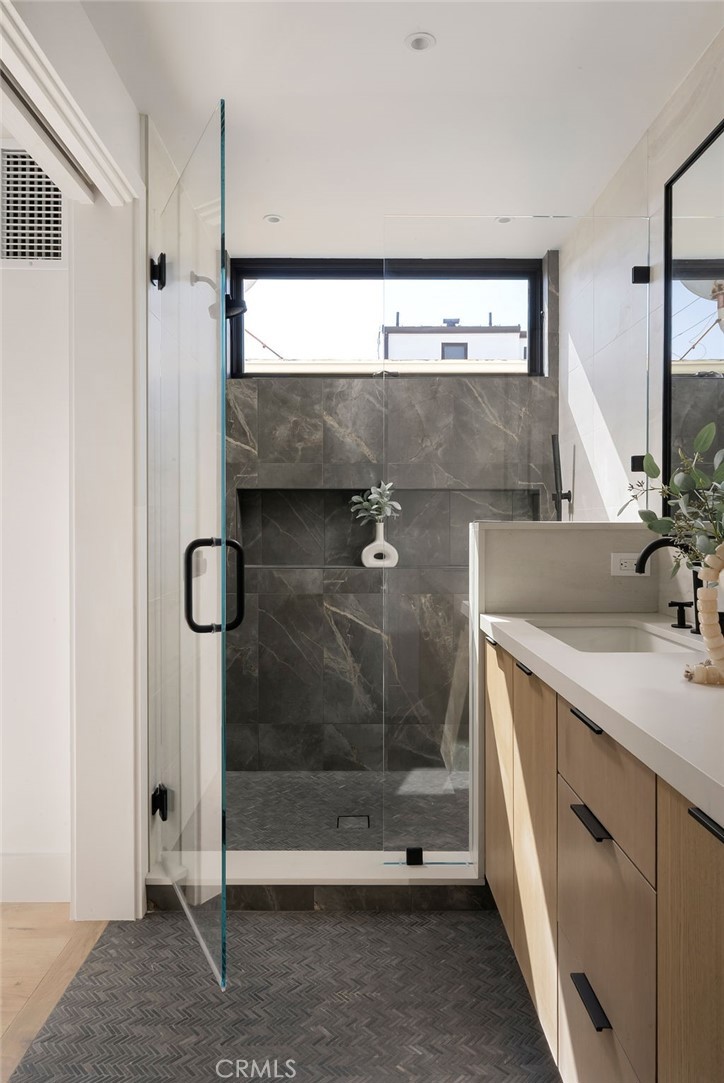 512 1/2 Marigold Avenue