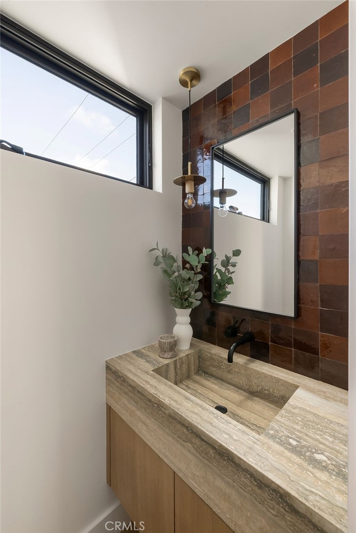 512 1/2 Marigold Avenue