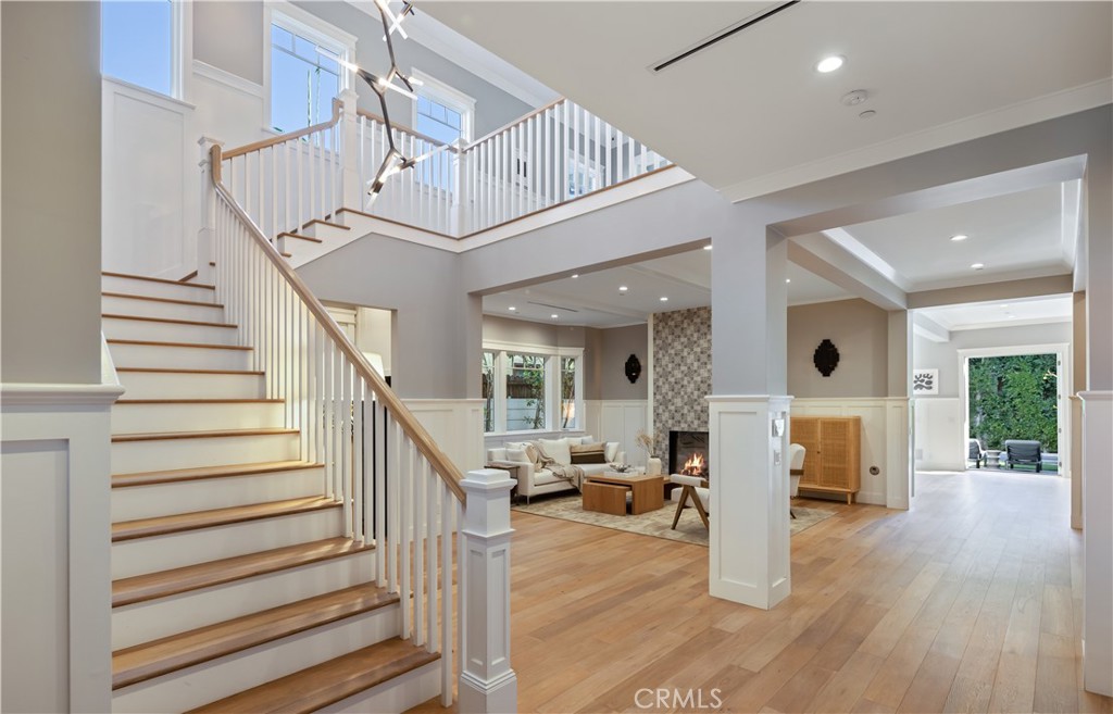 6336 Lindenhurst Avenue