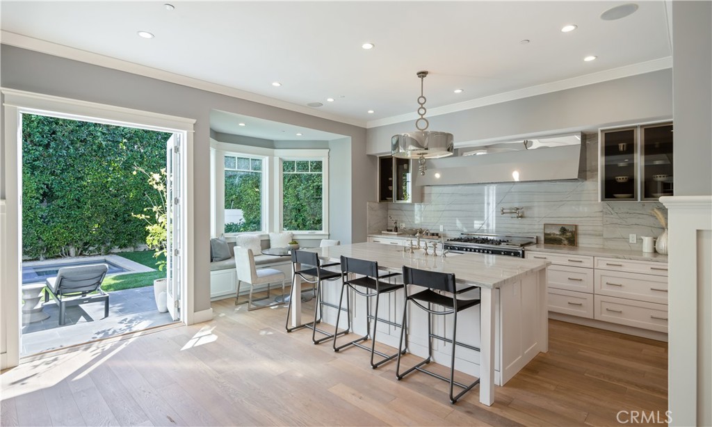 6336 Lindenhurst Avenue