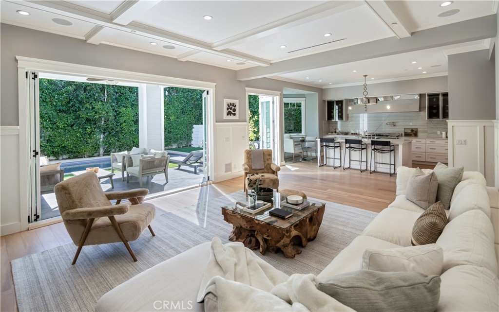 6336 Lindenhurst Avenue