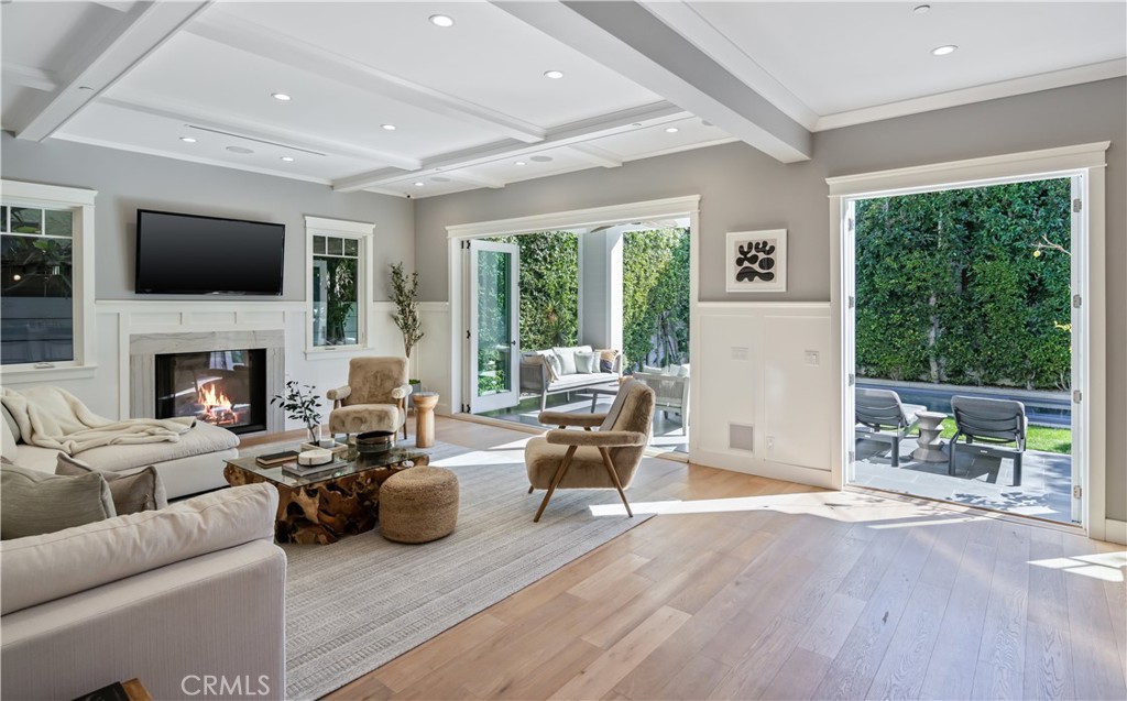 6336 Lindenhurst Avenue