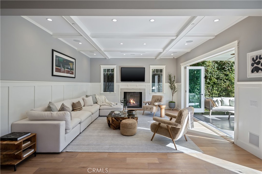 6336 Lindenhurst Avenue