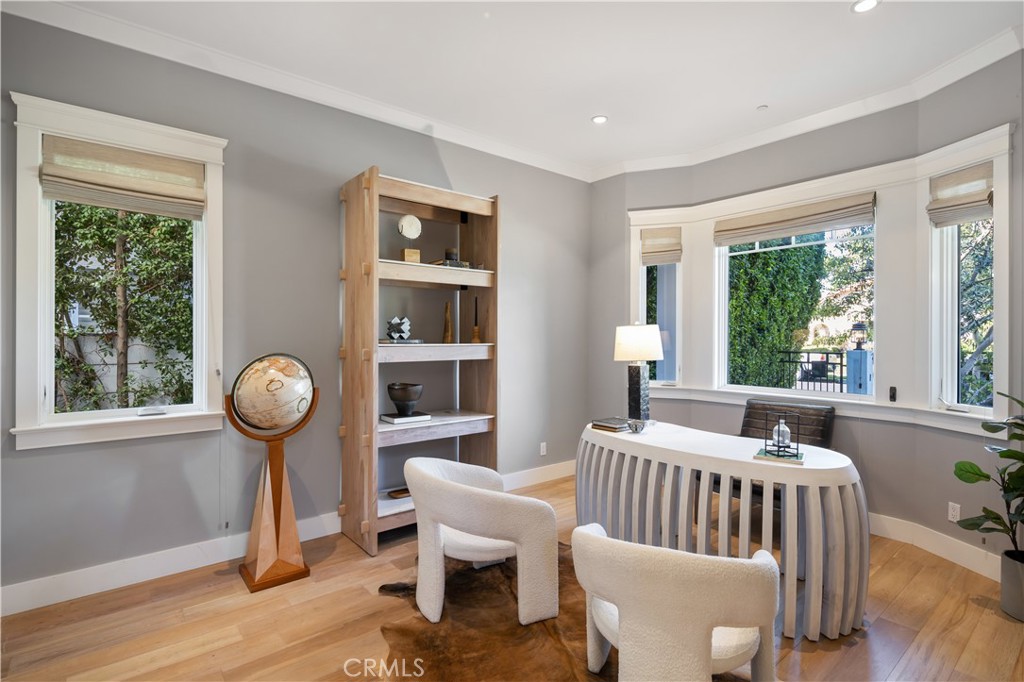 6336 Lindenhurst Avenue