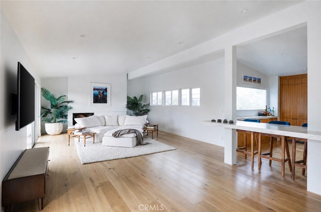 1504 Westcliff Drive 5