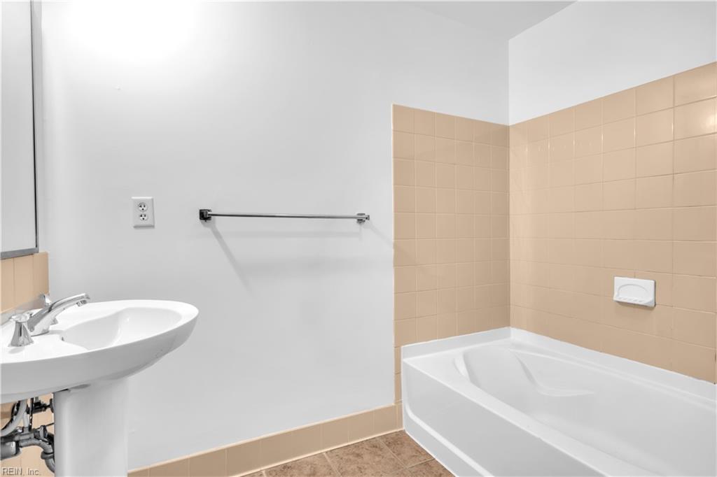 433 Saint Paul's BLVD 2D