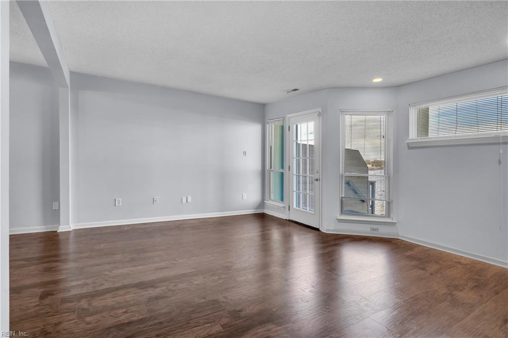 71 Waters Edge CIR
