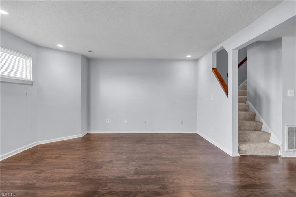 71 Waters Edge CIR