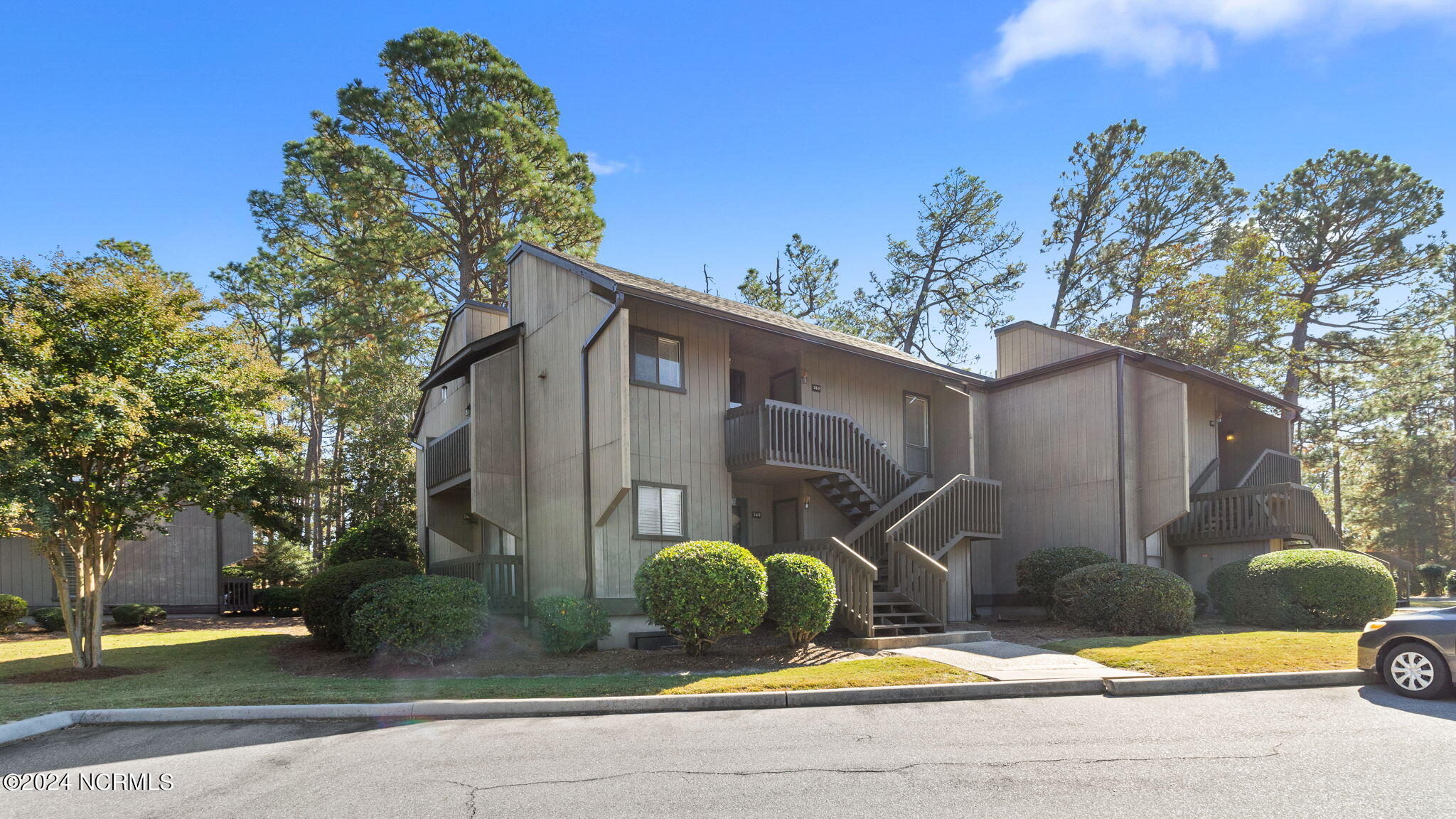 800 Saint Andrews, 260