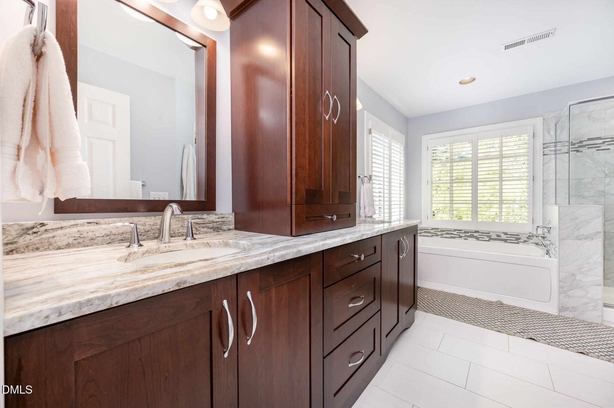 8004 Looking Glass Court