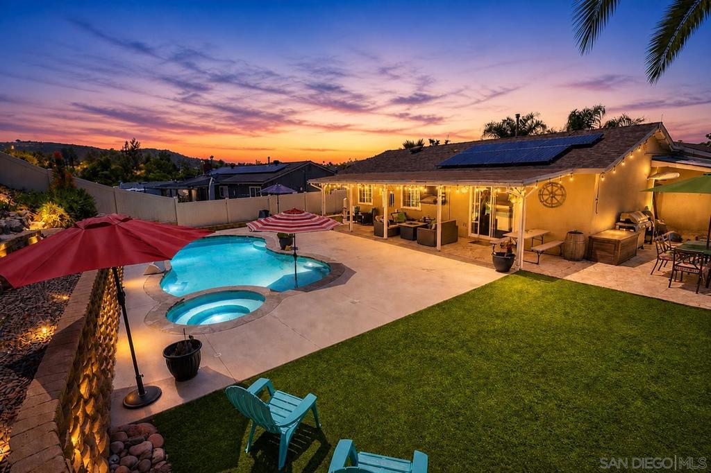 8643 Vista del Verde