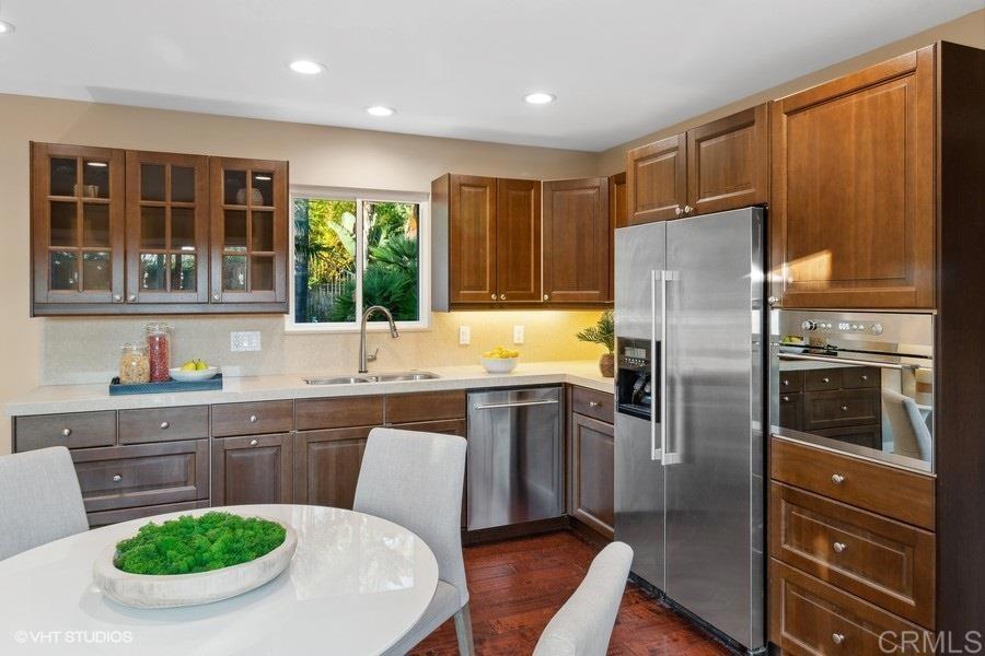 2152 Avenida Toronja