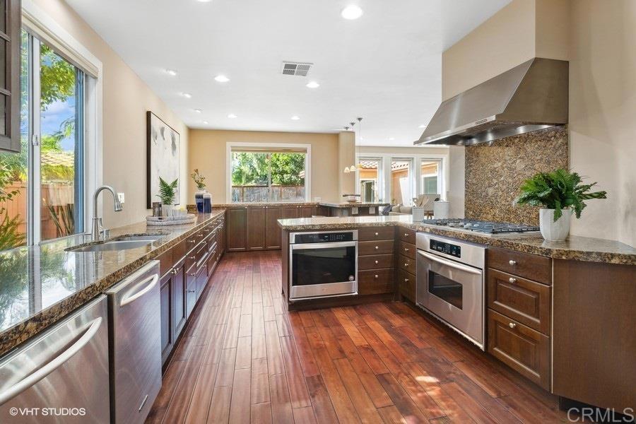 2152 Avenida Toronja