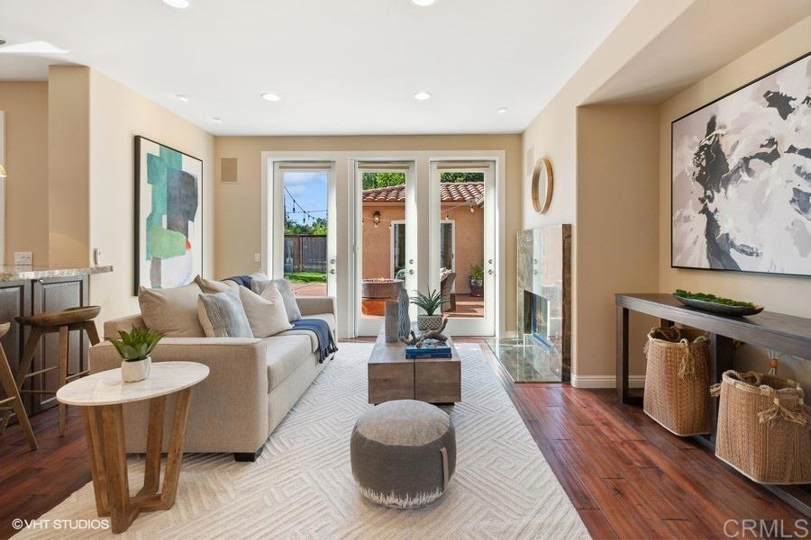 2152 Avenida Toronja