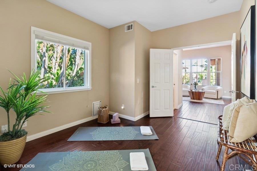 2152 Avenida Toronja