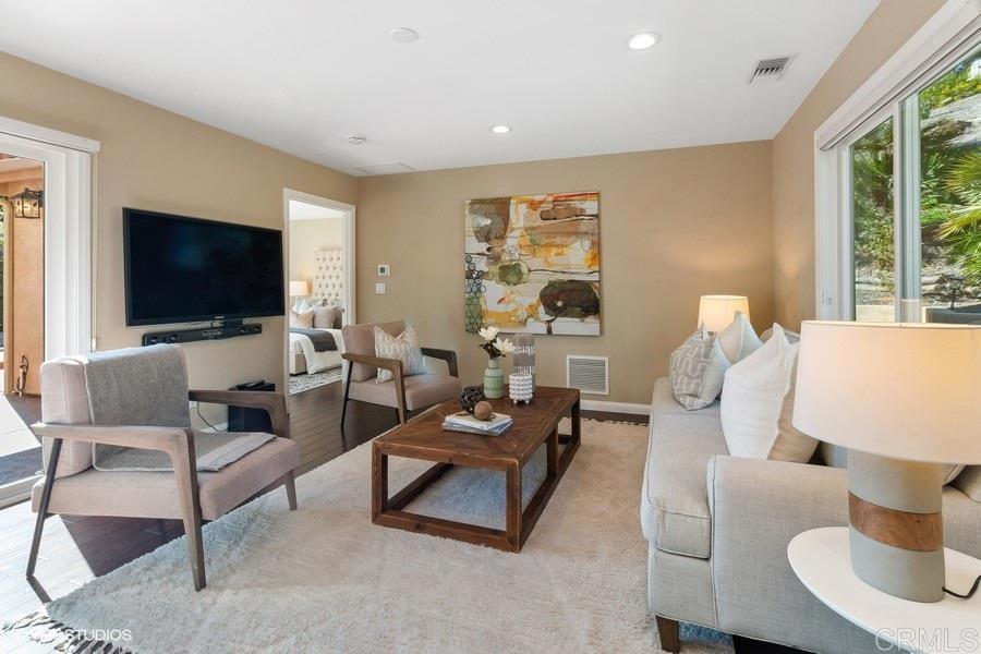 2152 Avenida Toronja