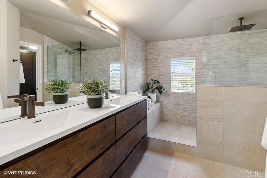 2152 Avenida Toronja