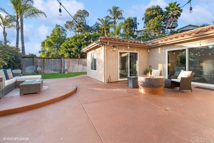 2152 Avenida Toronja