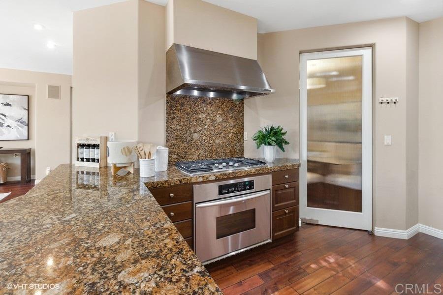 2152 Avenida Toronja