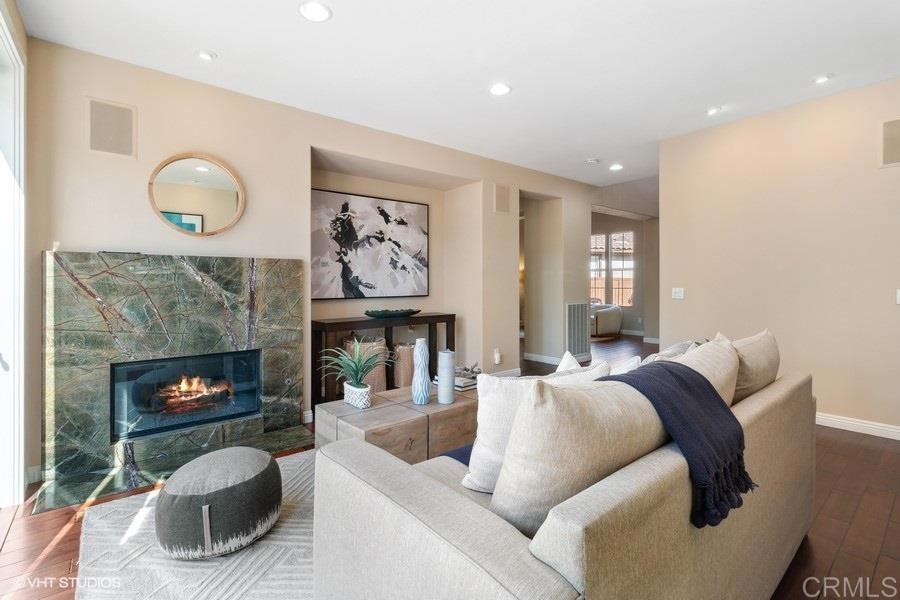 2152 Avenida Toronja