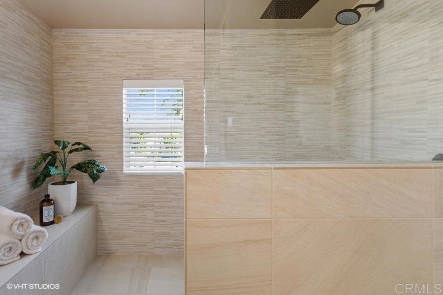 2152 Avenida Toronja