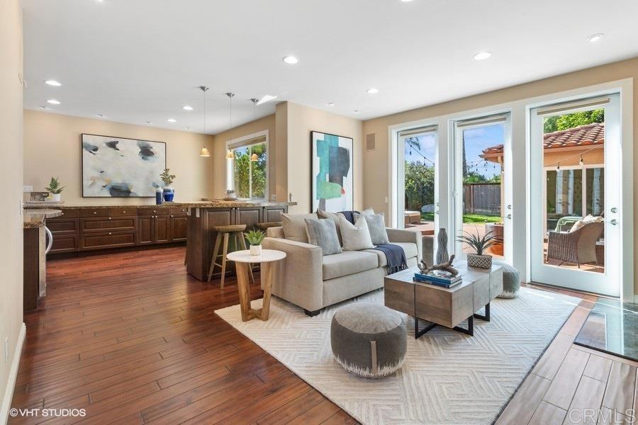 2152 Avenida Toronja