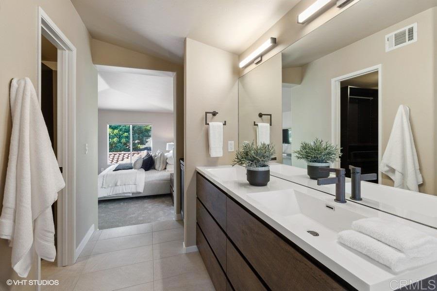 2152 Avenida Toronja