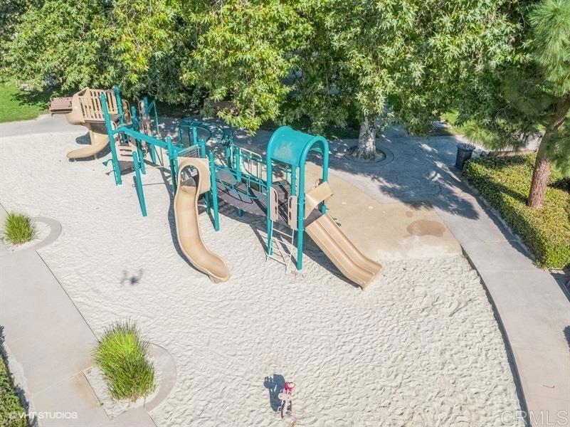 2152 Avenida Toronja