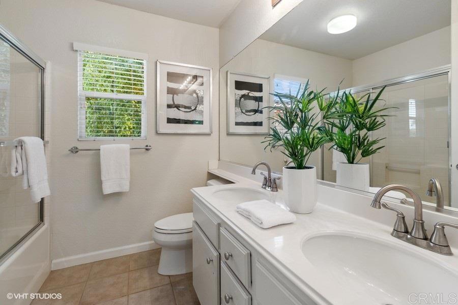 2152 Avenida Toronja