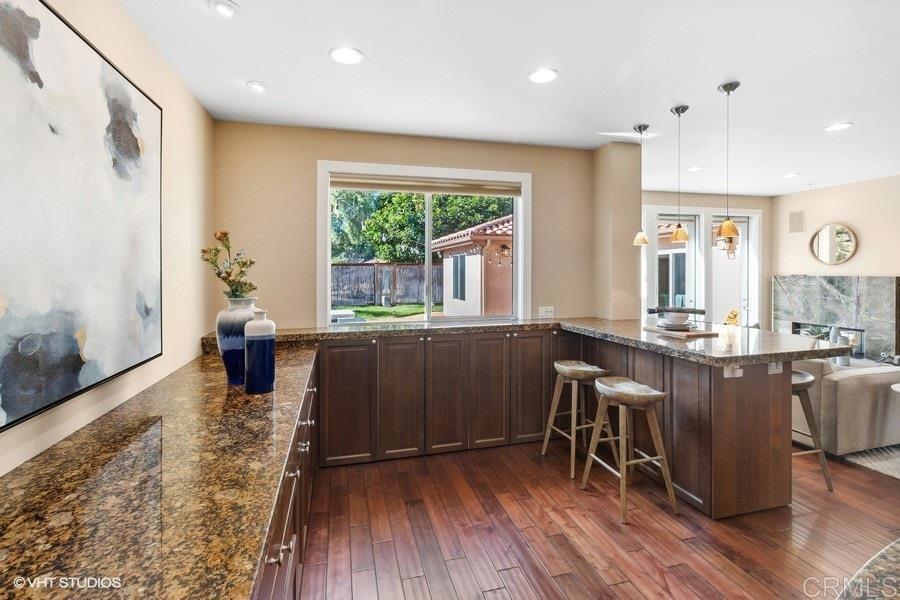 2152 Avenida Toronja