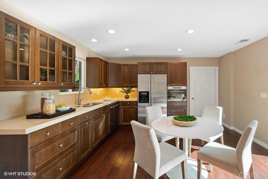 2152 Avenida Toronja