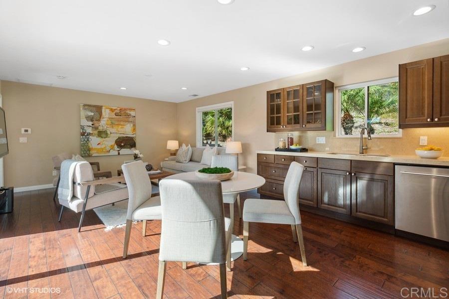 2152 Avenida Toronja